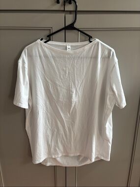 Lululemon oversized white t-shirt 6